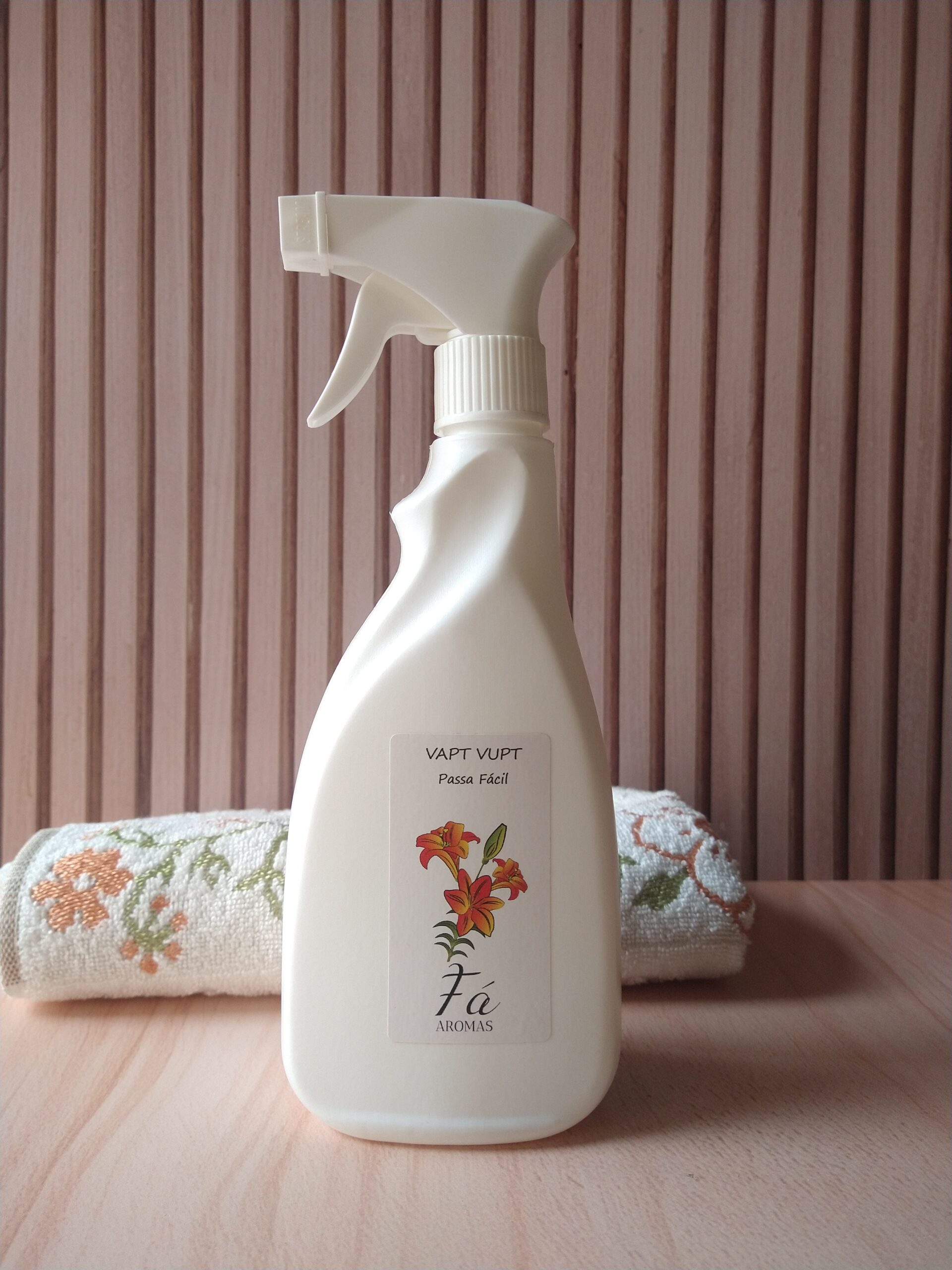 Passa Fácil - M. M. (Spray Desamassador de Roupas de 500 ml)